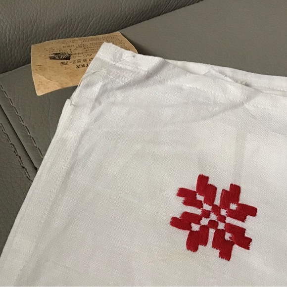 SET OF 6 VINTAGE (45 y.o.) 100% LINEN HAND EMBROIDERED TABLE NAPKINS - Picture 2 of 10